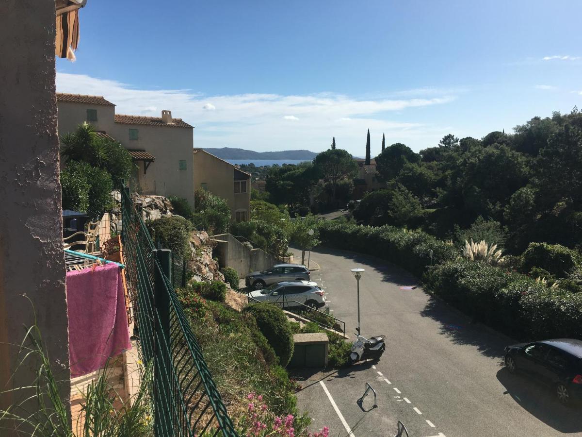 Cavalaire Vue Mer Au Loin Maisonnette Tout Equipee Pour 4 Personnes Avec Piscine Clim Wifi Velos Tv Barbecues Zewnętrze zdjęcie