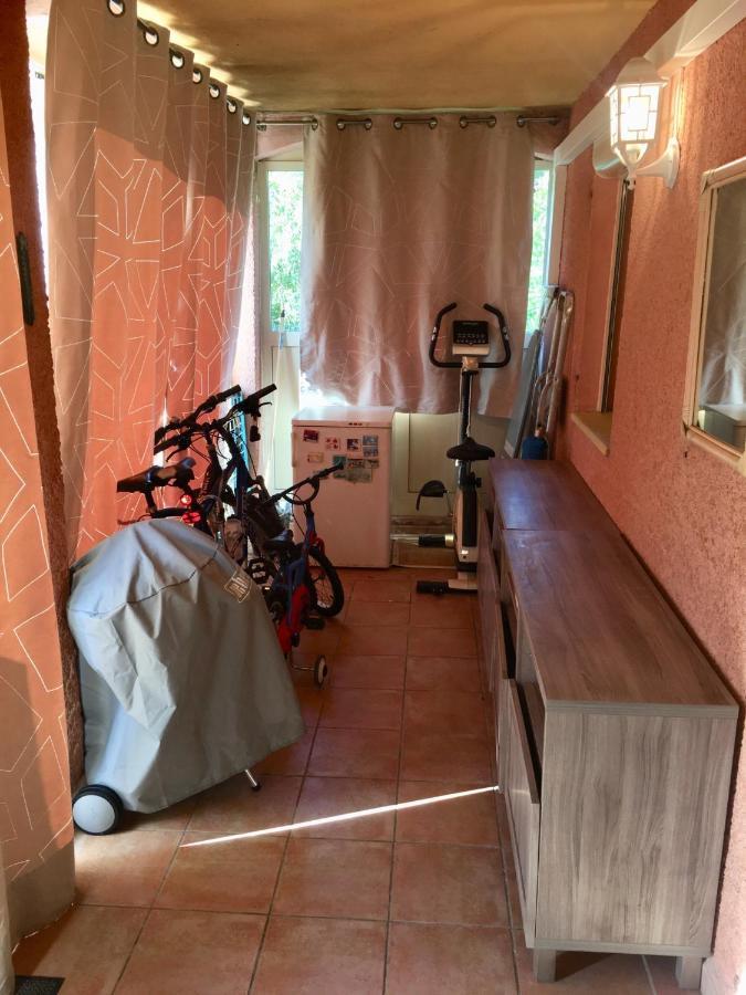 Cavalaire Vue Mer Au Loin Maisonnette Tout Equipee Pour 4 Personnes Avec Piscine Clim Wifi Velos Tv Barbecues Zewnętrze zdjęcie