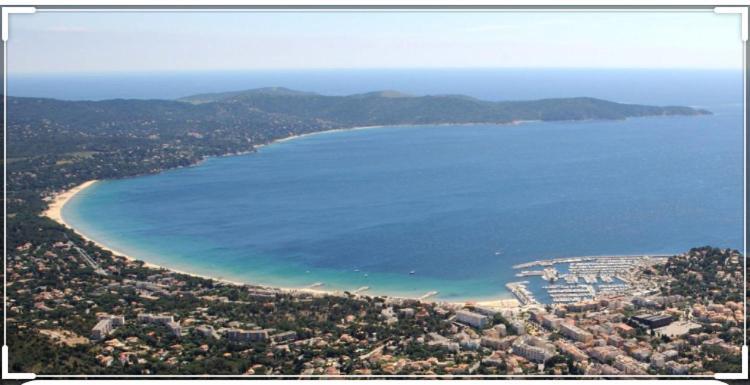Cavalaire Vue Mer Au Loin Maisonnette Tout Equipee Pour 4 Personnes Avec Piscine Clim Wifi Velos Tv Barbecues Zewnętrze zdjęcie