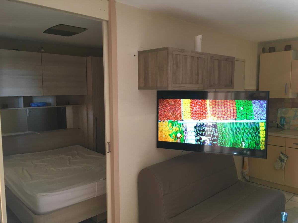 Cavalaire Vue Mer Au Loin Maisonnette Tout Equipee Pour 4 Personnes Avec Piscine Clim Wifi Velos Tv Barbecues Zewnętrze zdjęcie