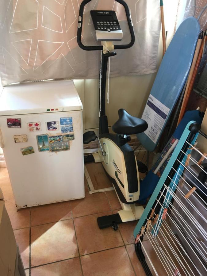 Cavalaire Vue Mer Au Loin Maisonnette Tout Equipee Pour 4 Personnes Avec Piscine Clim Wifi Velos Tv Barbecues Zewnętrze zdjęcie