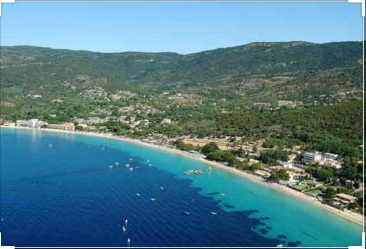 Cavalaire Vue Mer Au Loin Maisonnette Tout Equipee Pour 4 Personnes Avec Piscine Clim Wifi Velos Tv Barbecues Zewnętrze zdjęcie