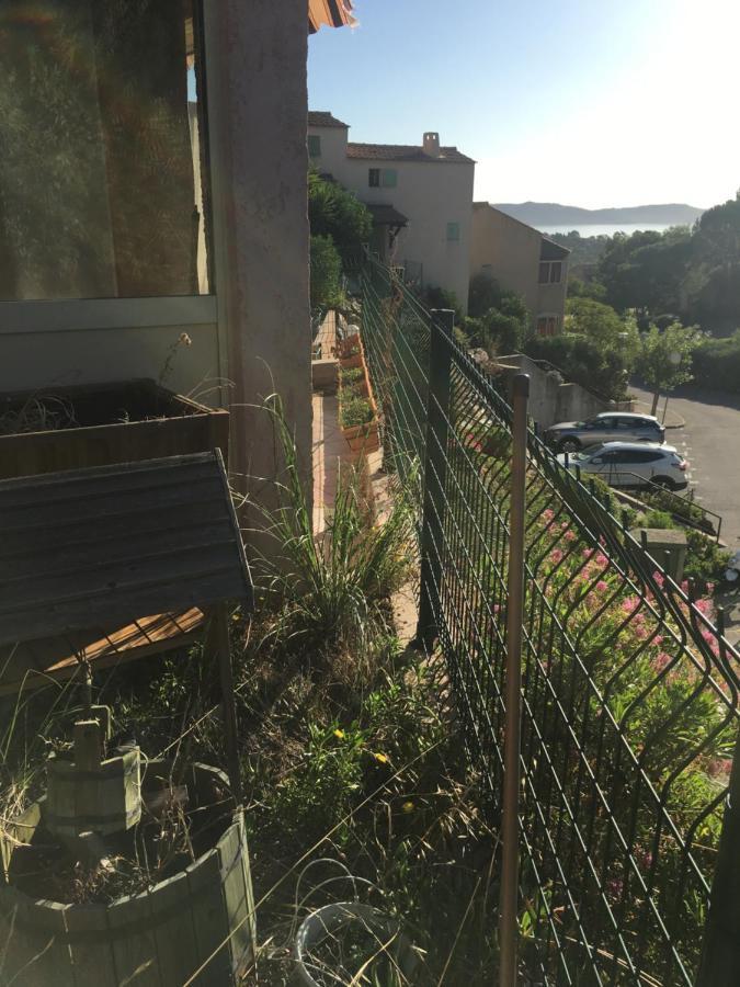 Cavalaire Vue Mer Au Loin Maisonnette Tout Equipee Pour 4 Personnes Avec Piscine Clim Wifi Velos Tv Barbecues Zewnętrze zdjęcie