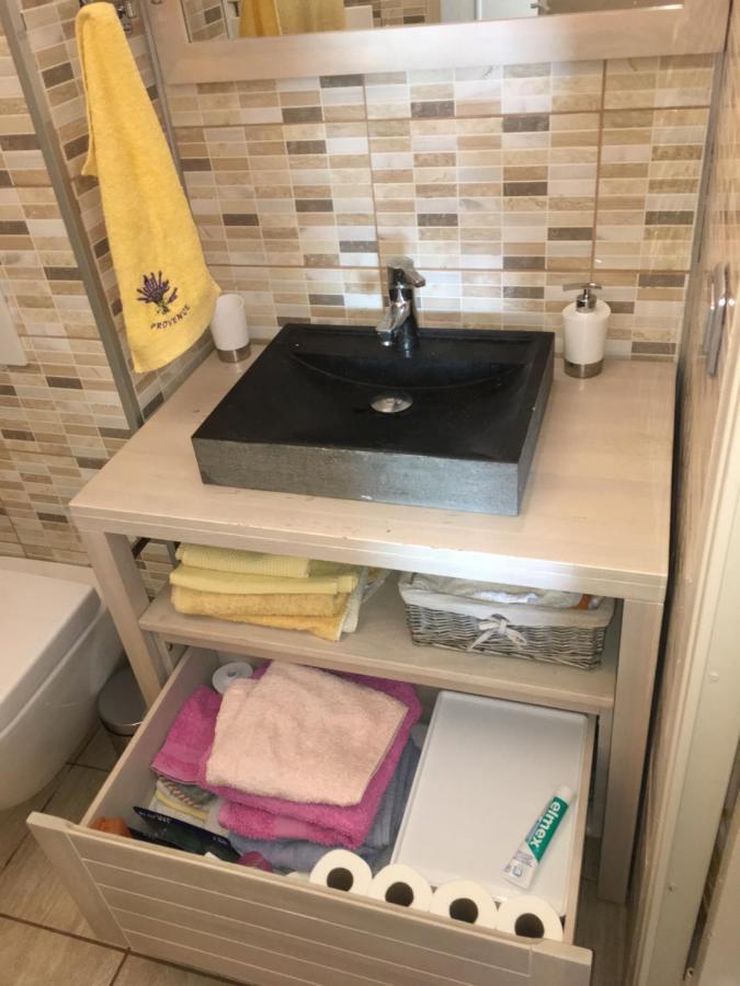 Cavalaire Vue Mer Au Loin Maisonnette Tout Equipee Pour 4 Personnes Avec Piscine Clim Wifi Velos Tv Barbecues Zewnętrze zdjęcie