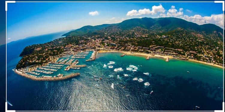 Cavalaire Vue Mer Au Loin Maisonnette Tout Equipee Pour 4 Personnes Avec Piscine Clim Wifi Velos Tv Barbecues Zewnętrze zdjęcie