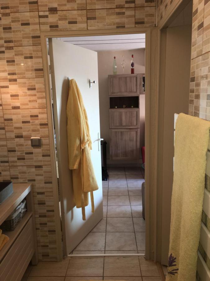 Cavalaire Vue Mer Au Loin Maisonnette Tout Equipee Pour 4 Personnes Avec Piscine Clim Wifi Velos Tv Barbecues Zewnętrze zdjęcie